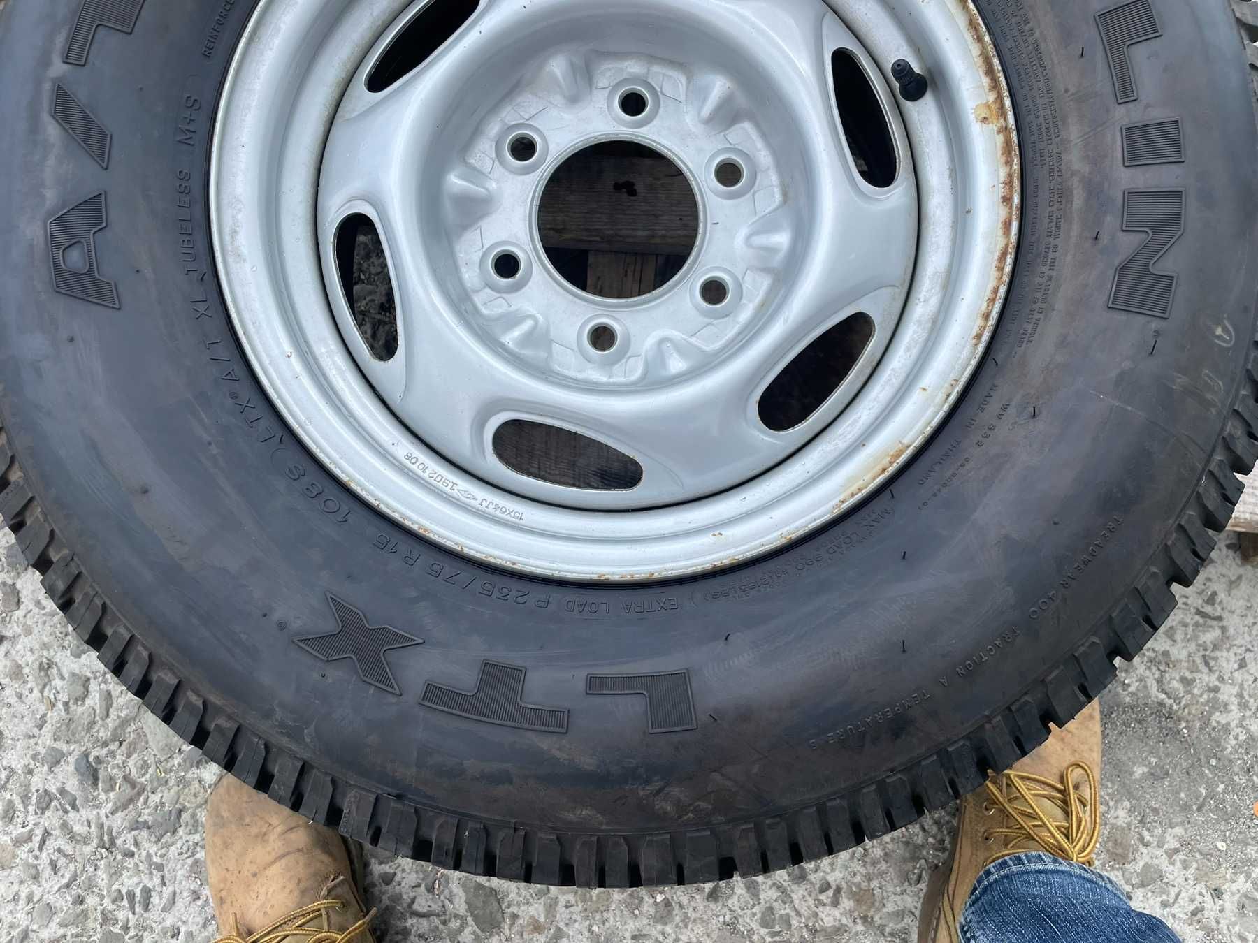15 джанта 6х139,7 Ford Ranger 6,5J et25 MIchelin 235/75/15