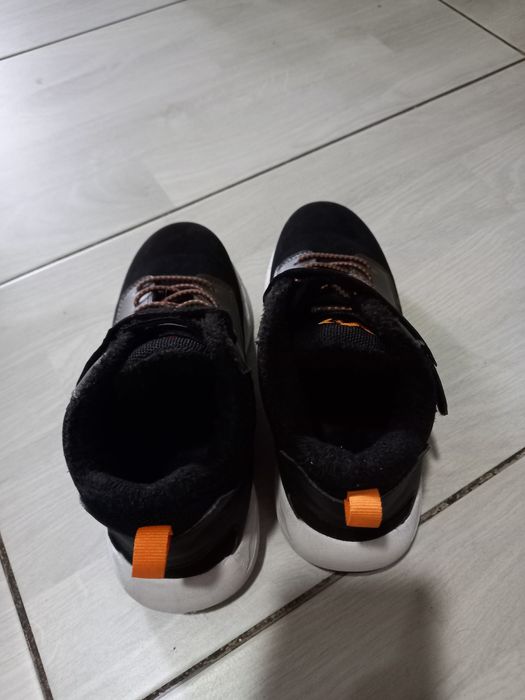 Adidasi gheata purtați o dată