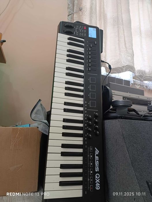 MIDI клавиатура alesis qx49