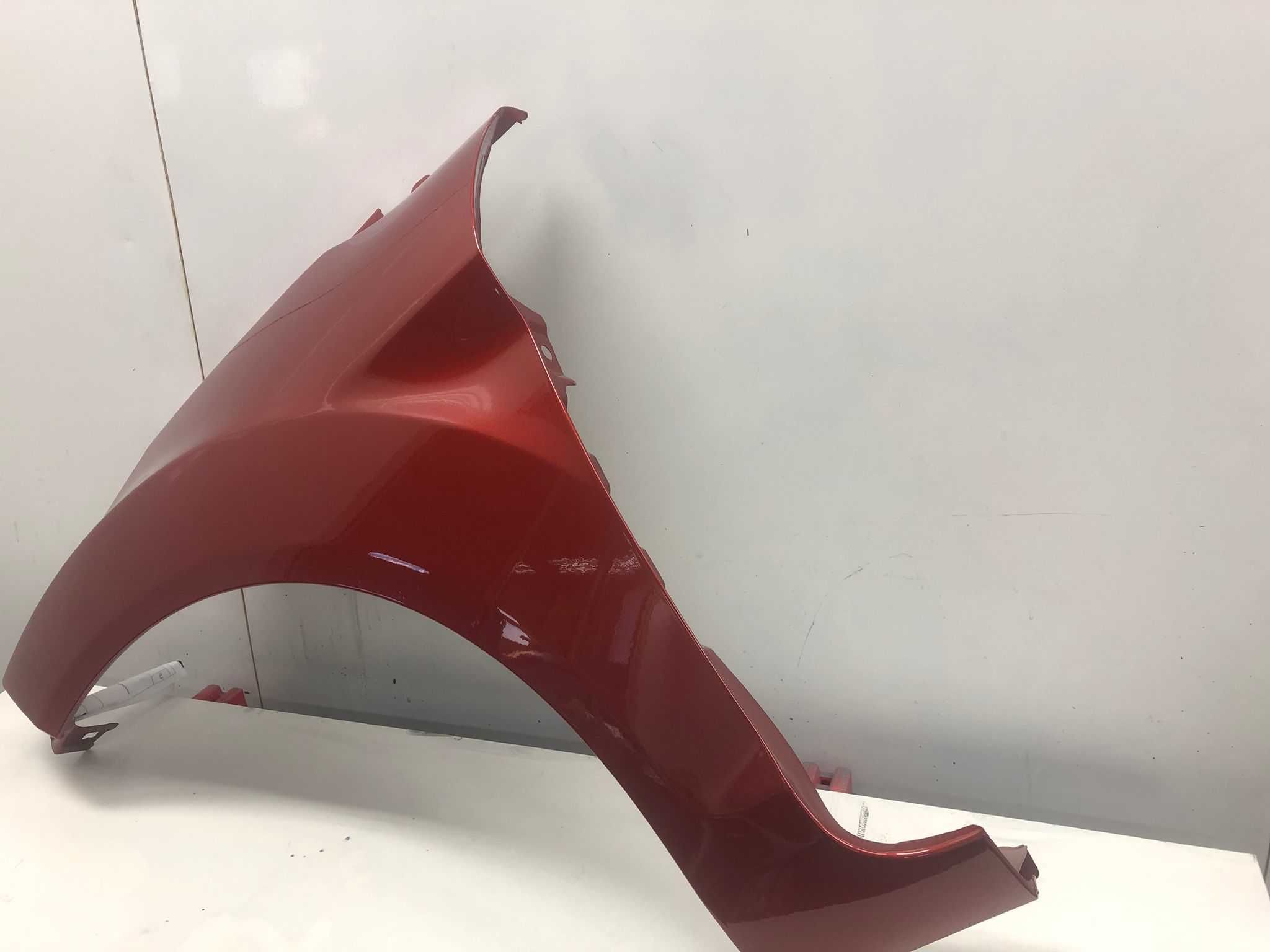 Aripa Fata Stanga Ford Fiesta An 2008-2017 (Tango Red (Rosu))
