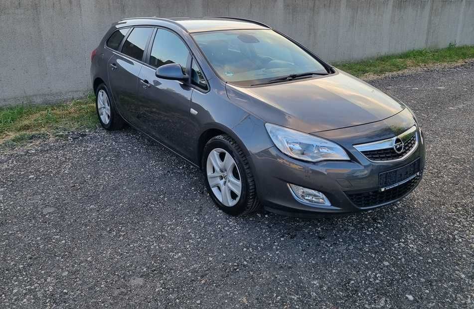 Opel Astra j 2012 1,7 cdti euro 5, distributie schimbata