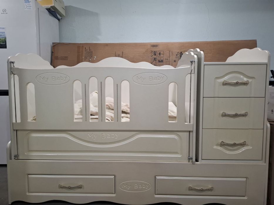 детский кроват хорошим состояние