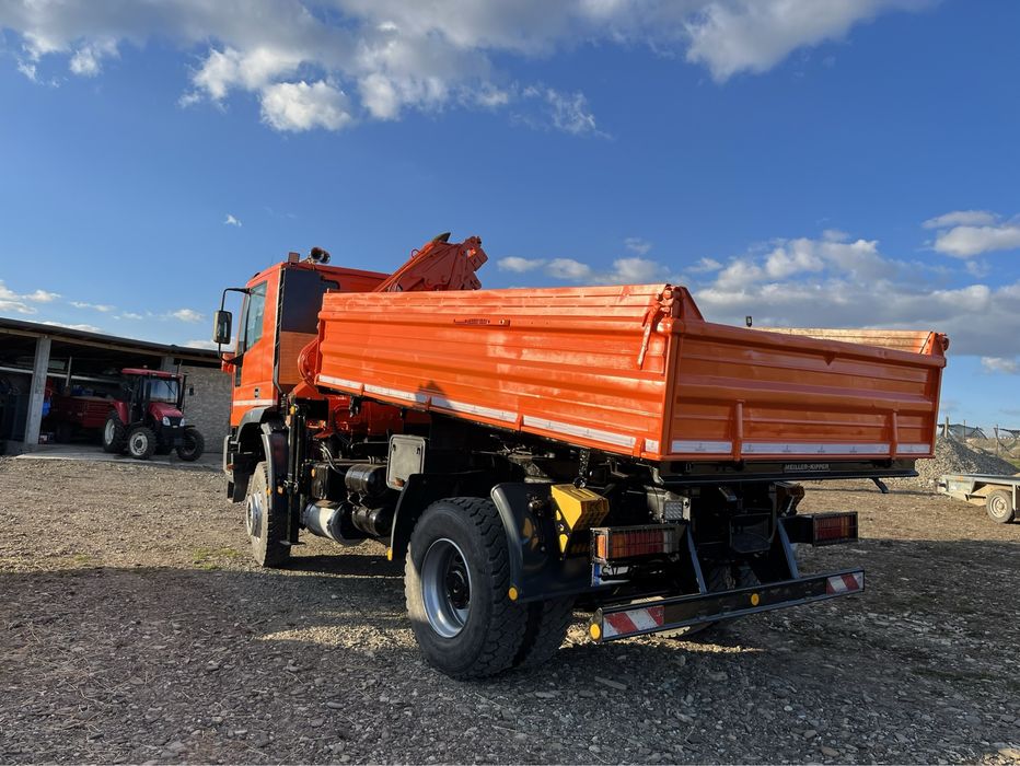 Camion 4*4 cu macara