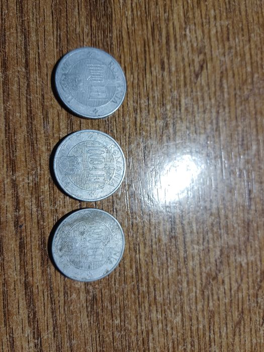 3 monede de 1000 lei (2001, 2004, 2004)