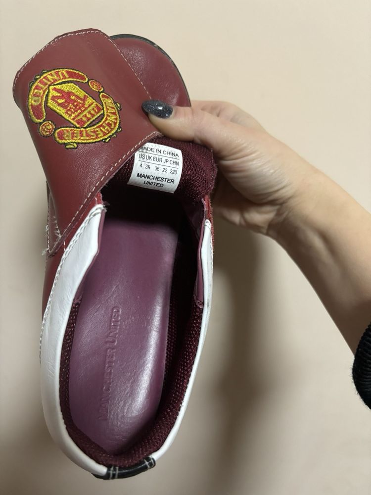 Оригинални обувки на Manchester united