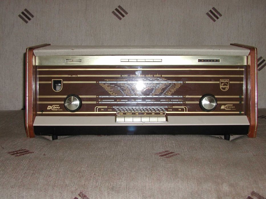 radioreceptor cu tuburi electronice (lampi) marca Philips