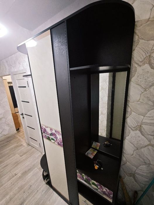 Продам прихожую.