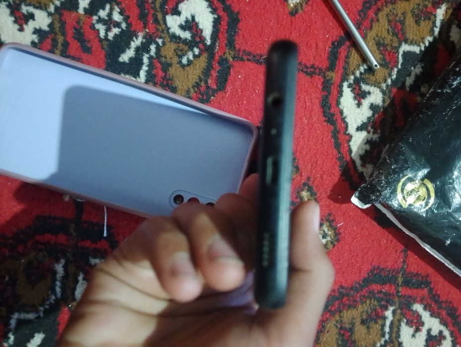 Samsung galaxy A02 xolati yaxshi aybi yoq xotira 32gb