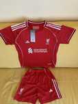 Tricou copii Liverpool, 9-10 ani, NOU, set cu pantaloni scurti