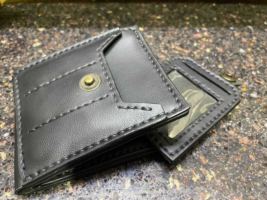 Кожаный бифолд, ручная работа.