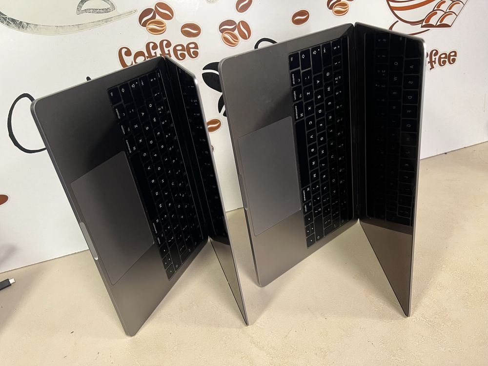 Macbook pro A1708 2бр за части или ремонт