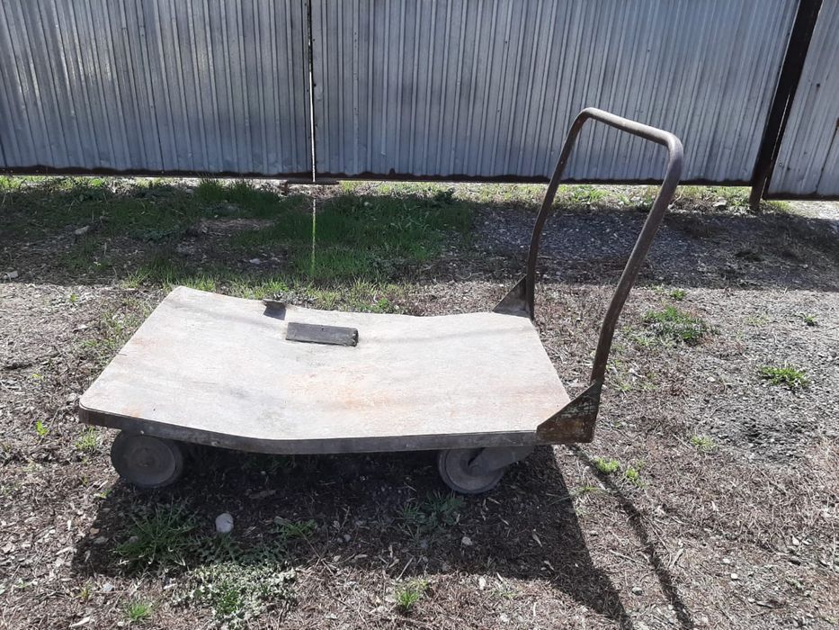 Железная тачка в хорошем состоянии