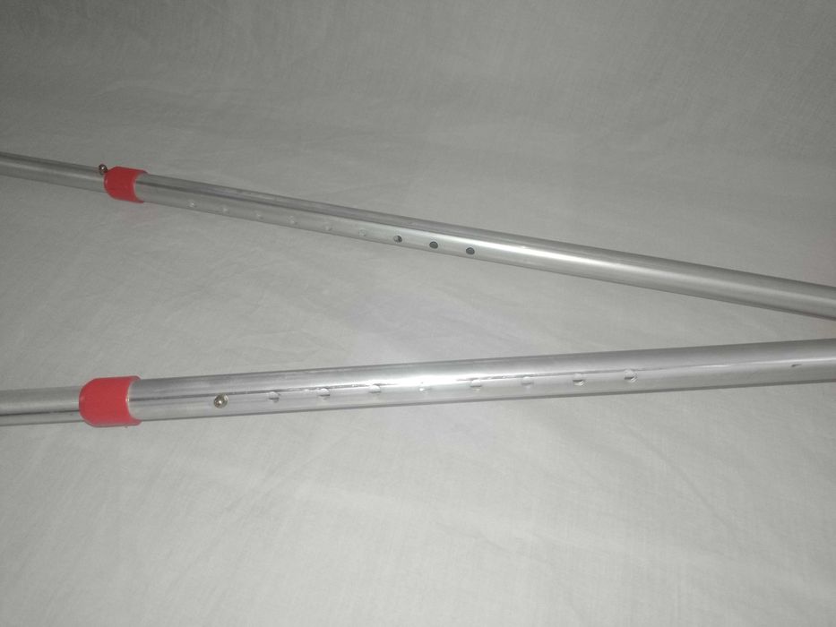 2 cârje cu sprijin pe antebrat