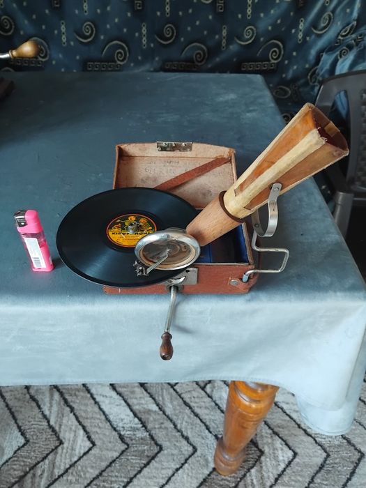 Gramofon original de buzunar GIPSY POCKET fabricat în anul 1920.