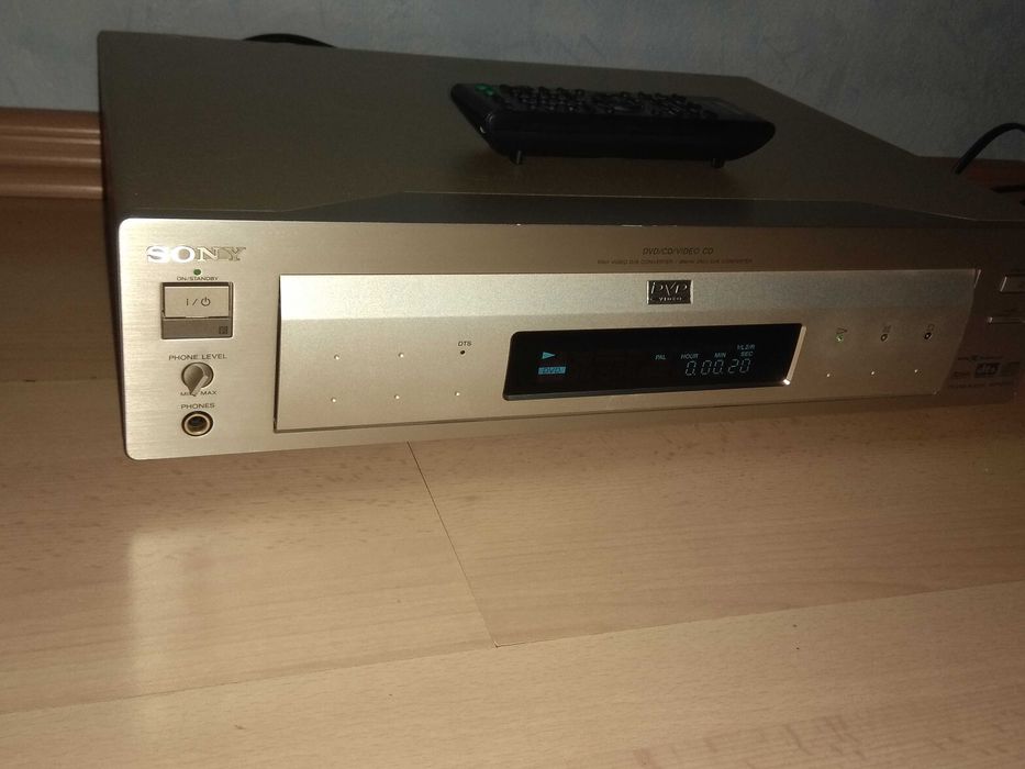 Висок клас DVD/CD плейър Sony DVP-S7700