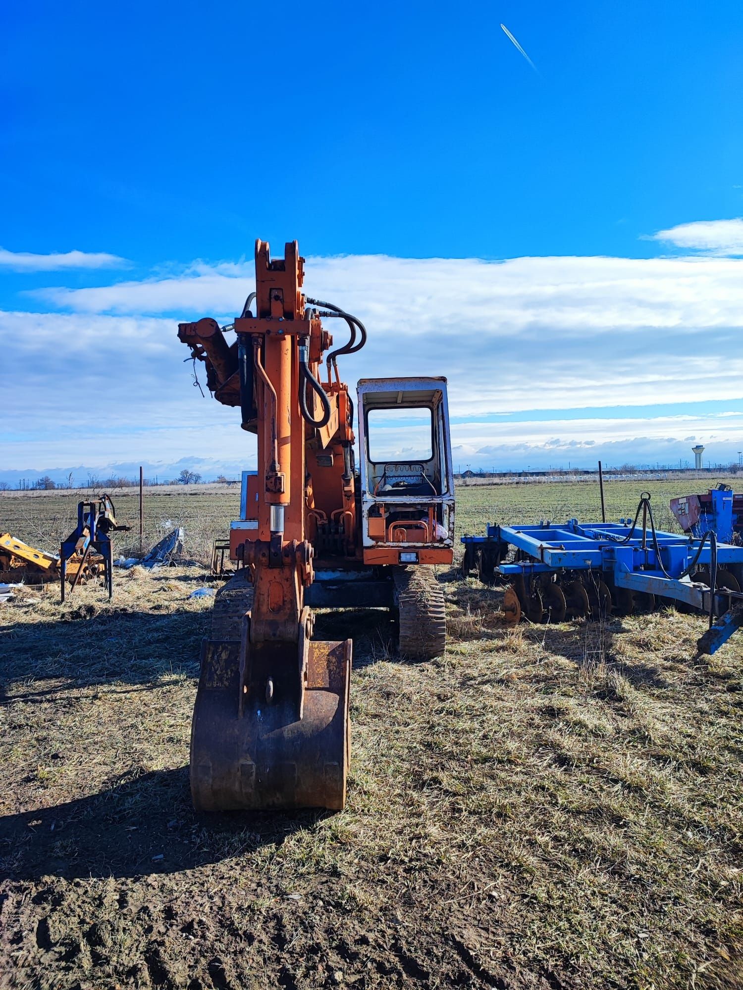 Vând excavator și bobcat mini încărcător