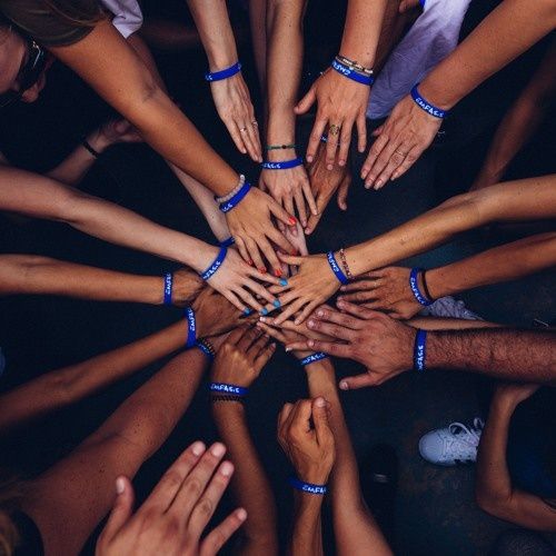 Caut voluntari pentru organizarea unui meetup creativ – muzică & media