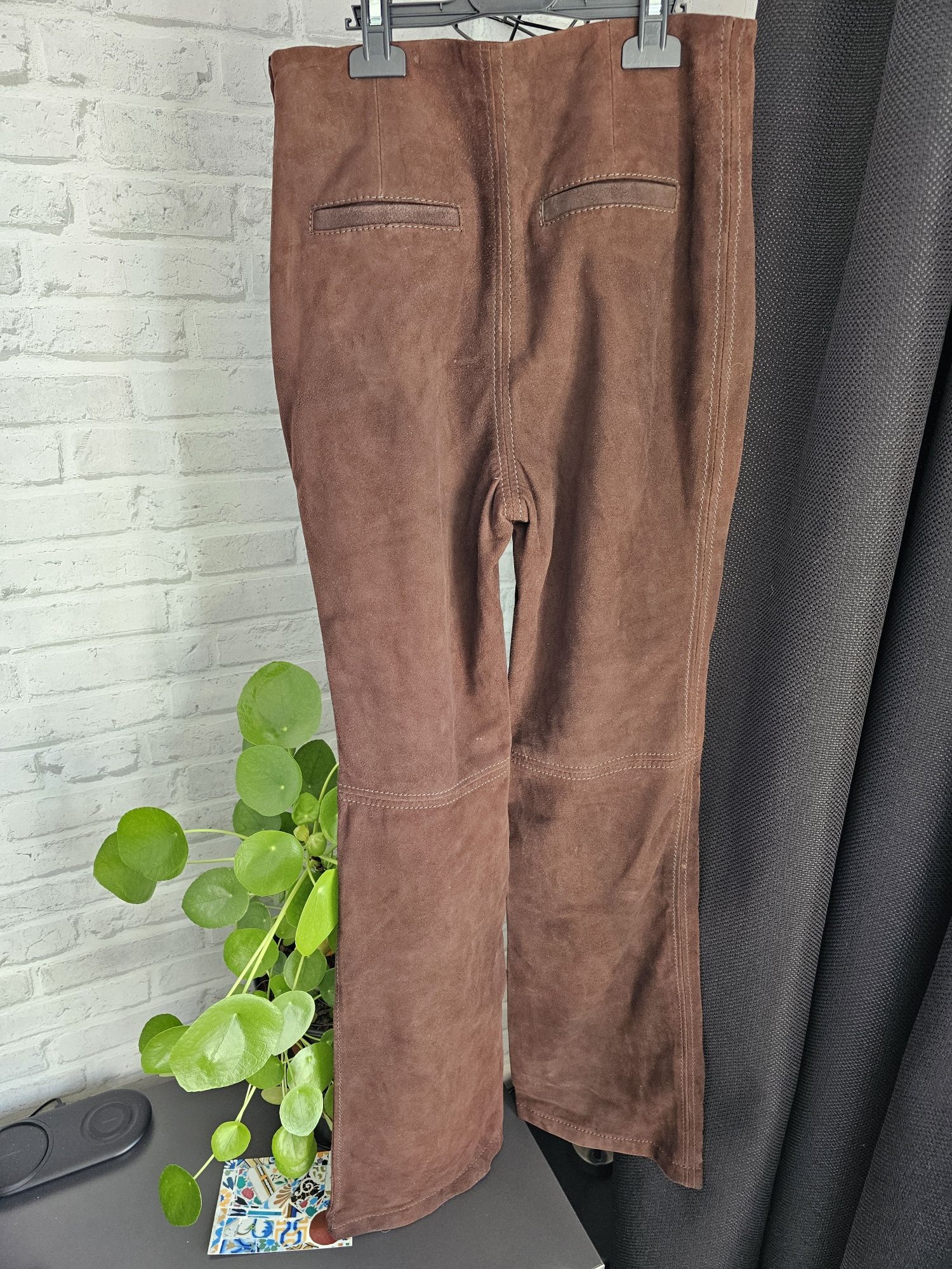 Pantaloni piele naturala intoarsa