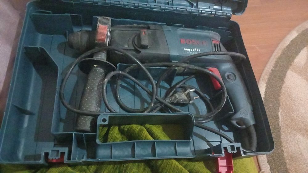 Vand bormasina boschGBH 2-23 RE m ai multe detalii la tel