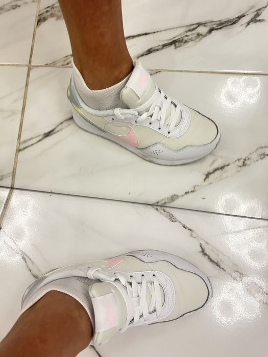 Adidasi dama 38,5 Nike