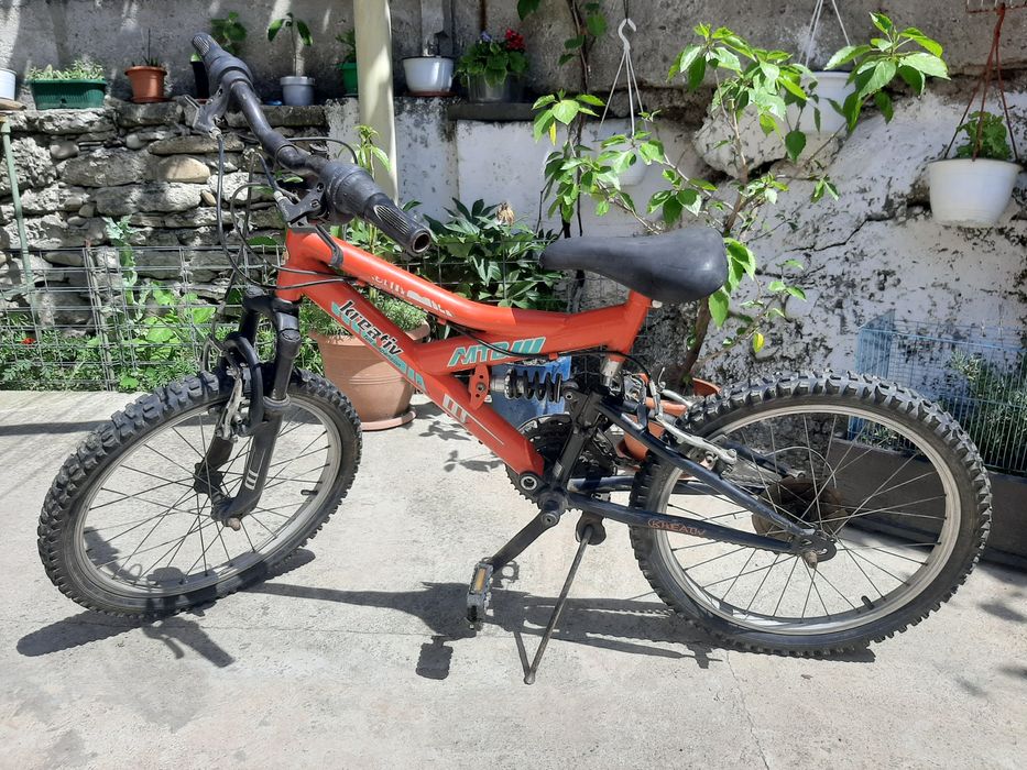 Vând sau schimb cu diverse bicicleta și trotineta