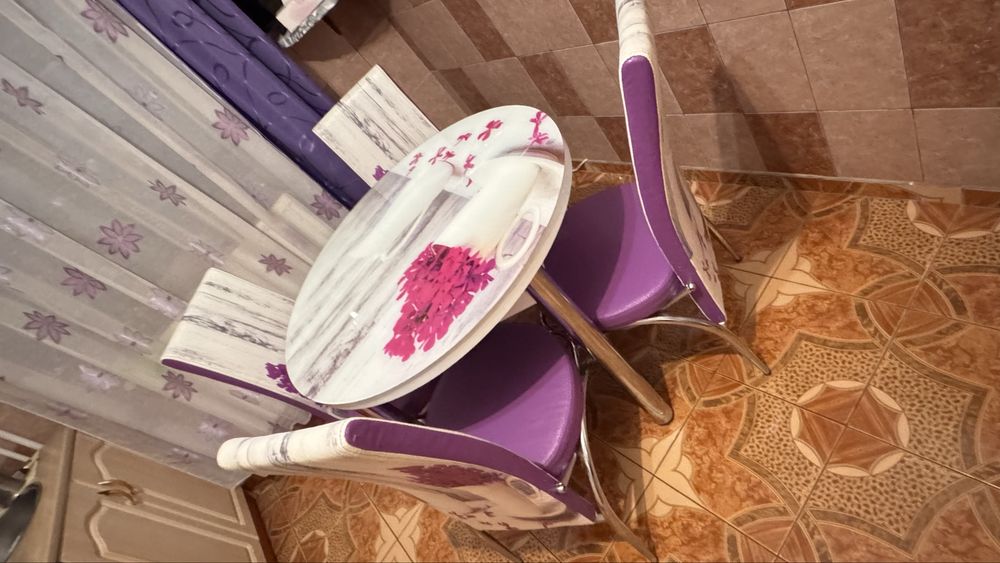 Vand mobila bucatarie/masa/scaune/living