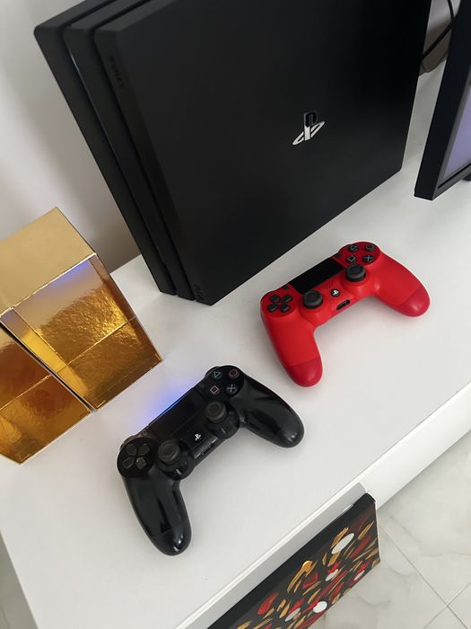 Vând playstation 4 pro, 1 terra împreuna cu cont și 50 de jocuri