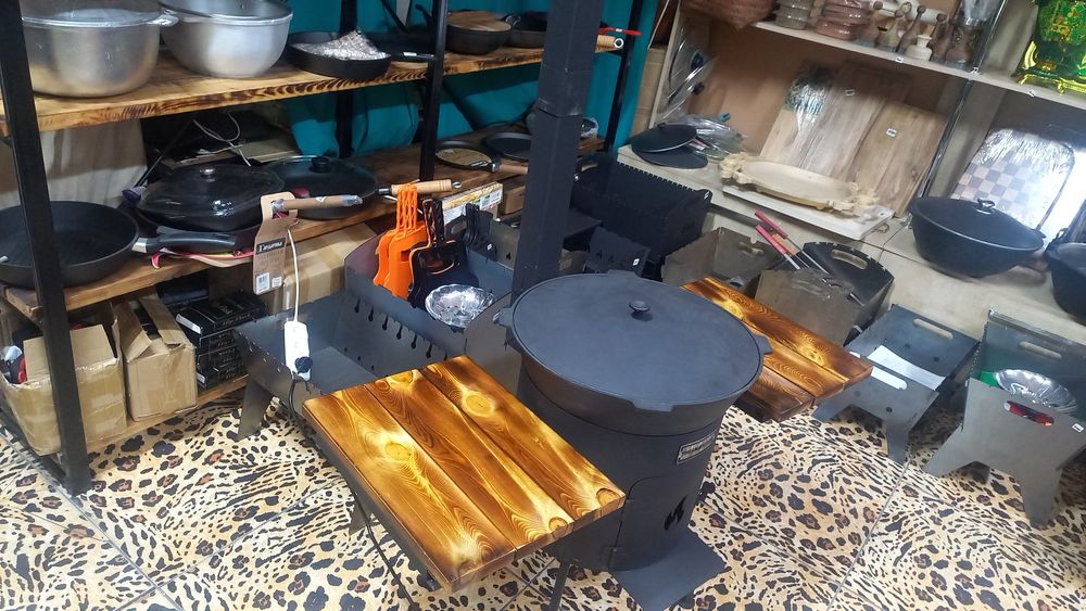 Очаг с полками для казана