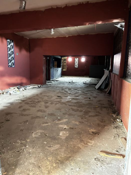 Vand spatiu Comercial Gugesti