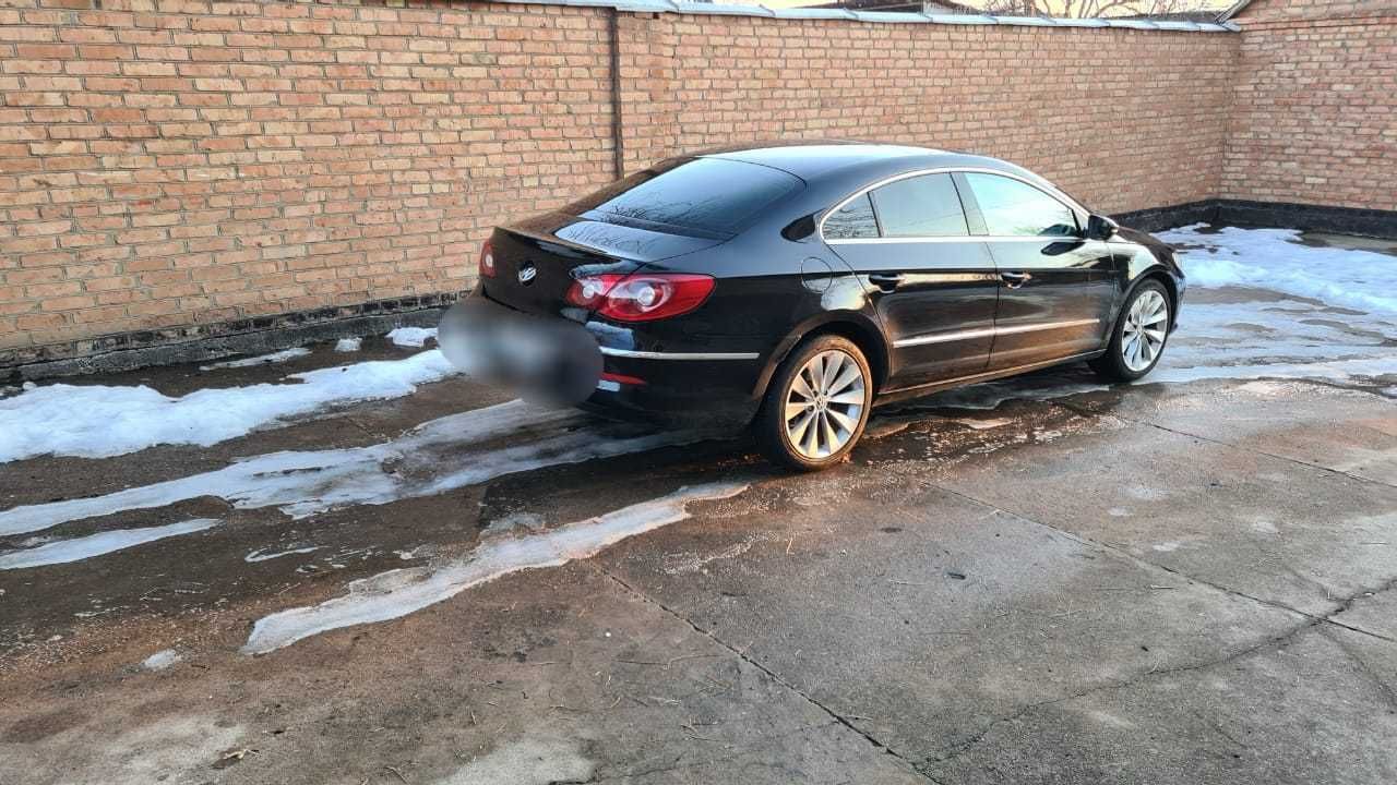 Volkswagen Passat 2010 г.