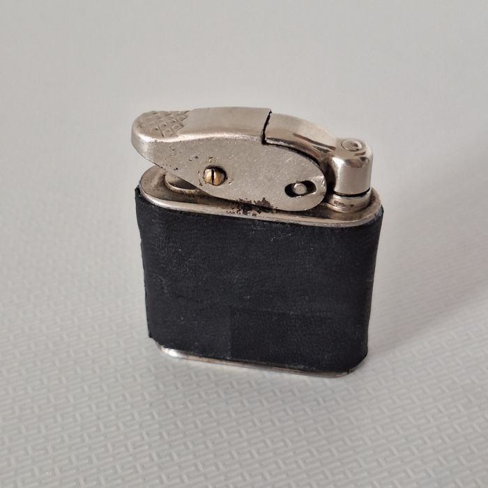 Bricheta veche de colectie benzina functionala