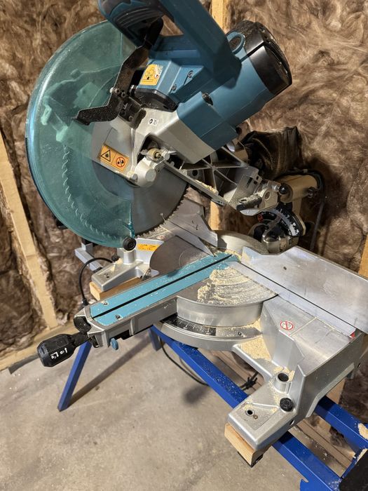 Пендула / Настолен циркуляр MAKITA LS1016L