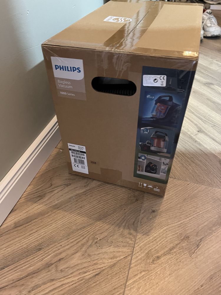 Чисти нова прахосмукачка Philips
