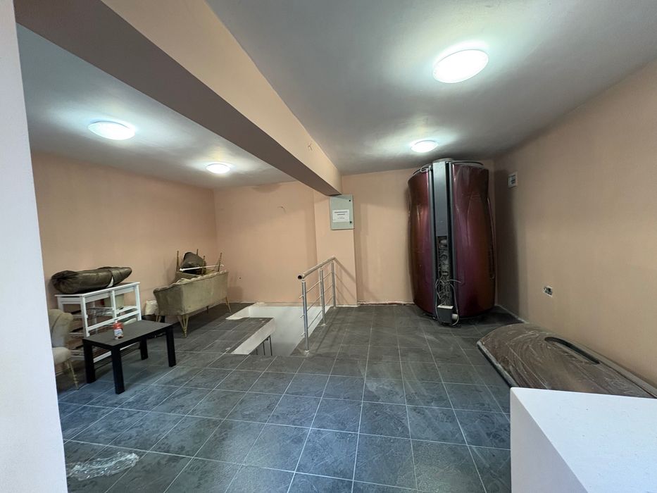 Офис на два етажа