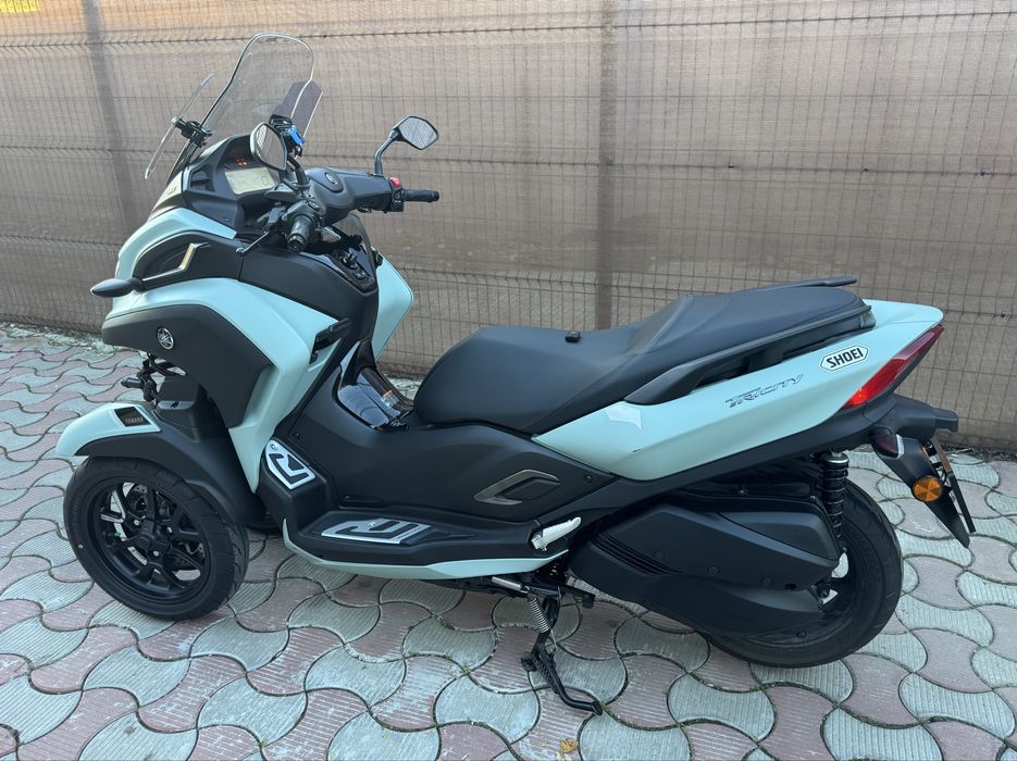 Vând Yamaha 300 Tricity an 2024