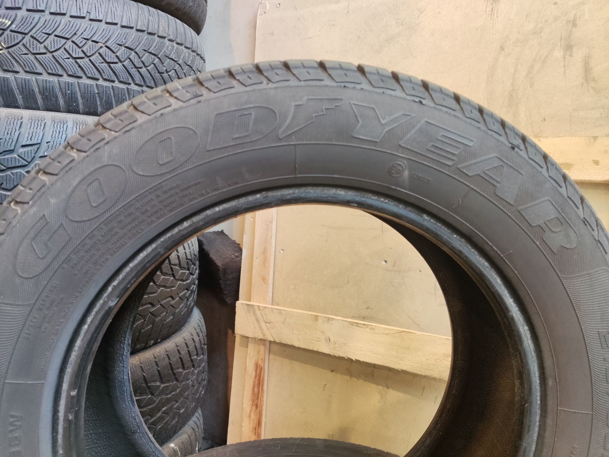 2бр летни гуми 215/60/16 GoodYear, 6.5 mm грайфер