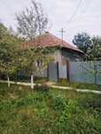 Casa modesta de vanzare la tara la 60 km Arad, comuna Sepreus
