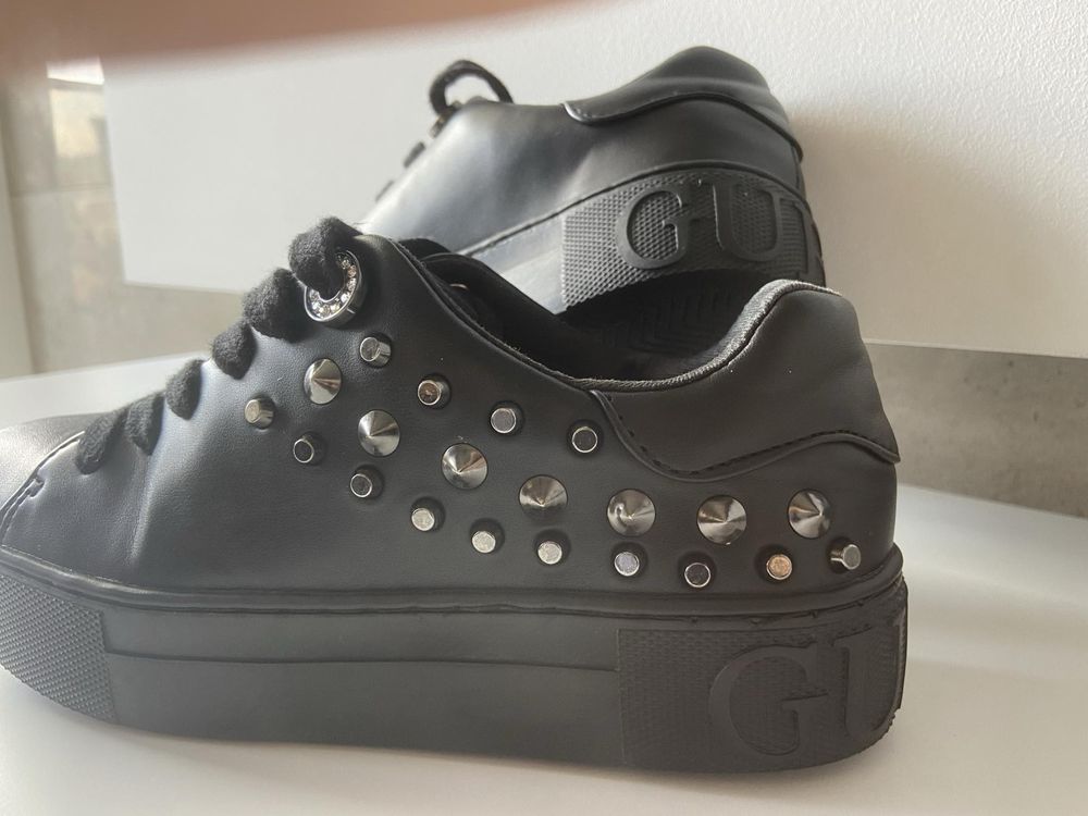 Кожени обувки Guess
