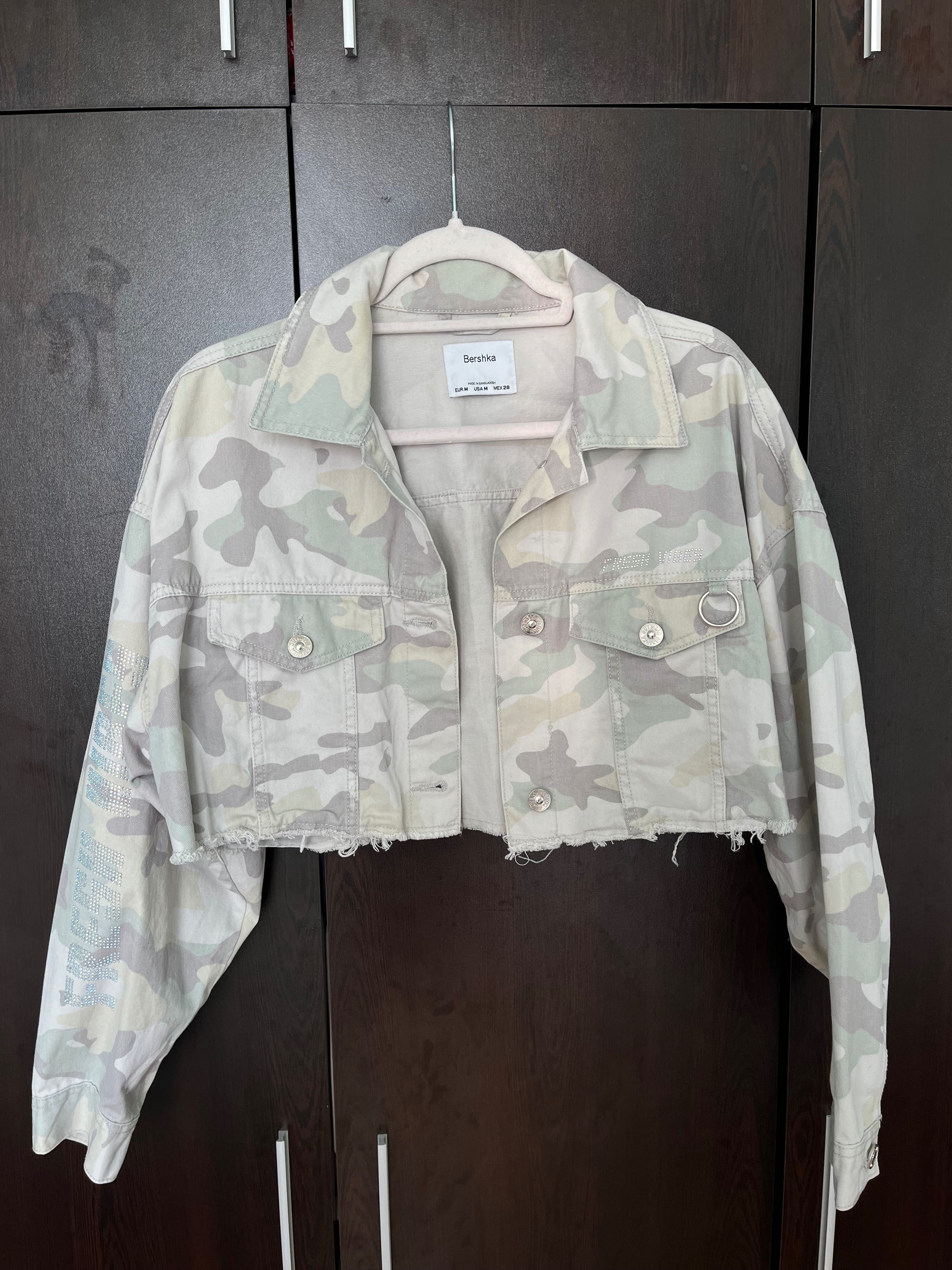 Дамско късо яке Bershka