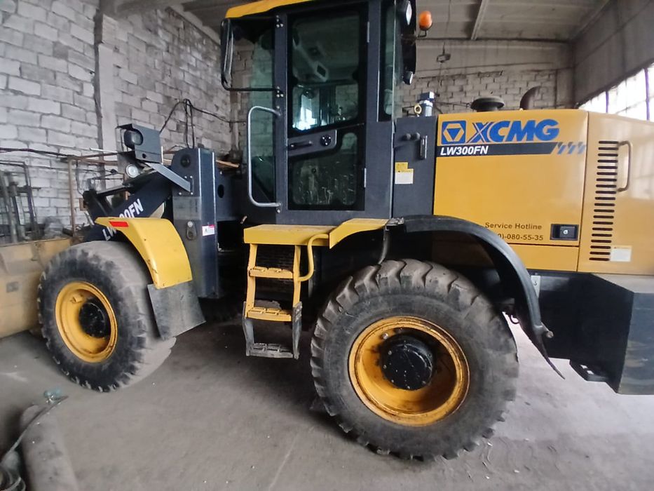 Продам погрузчик LW300