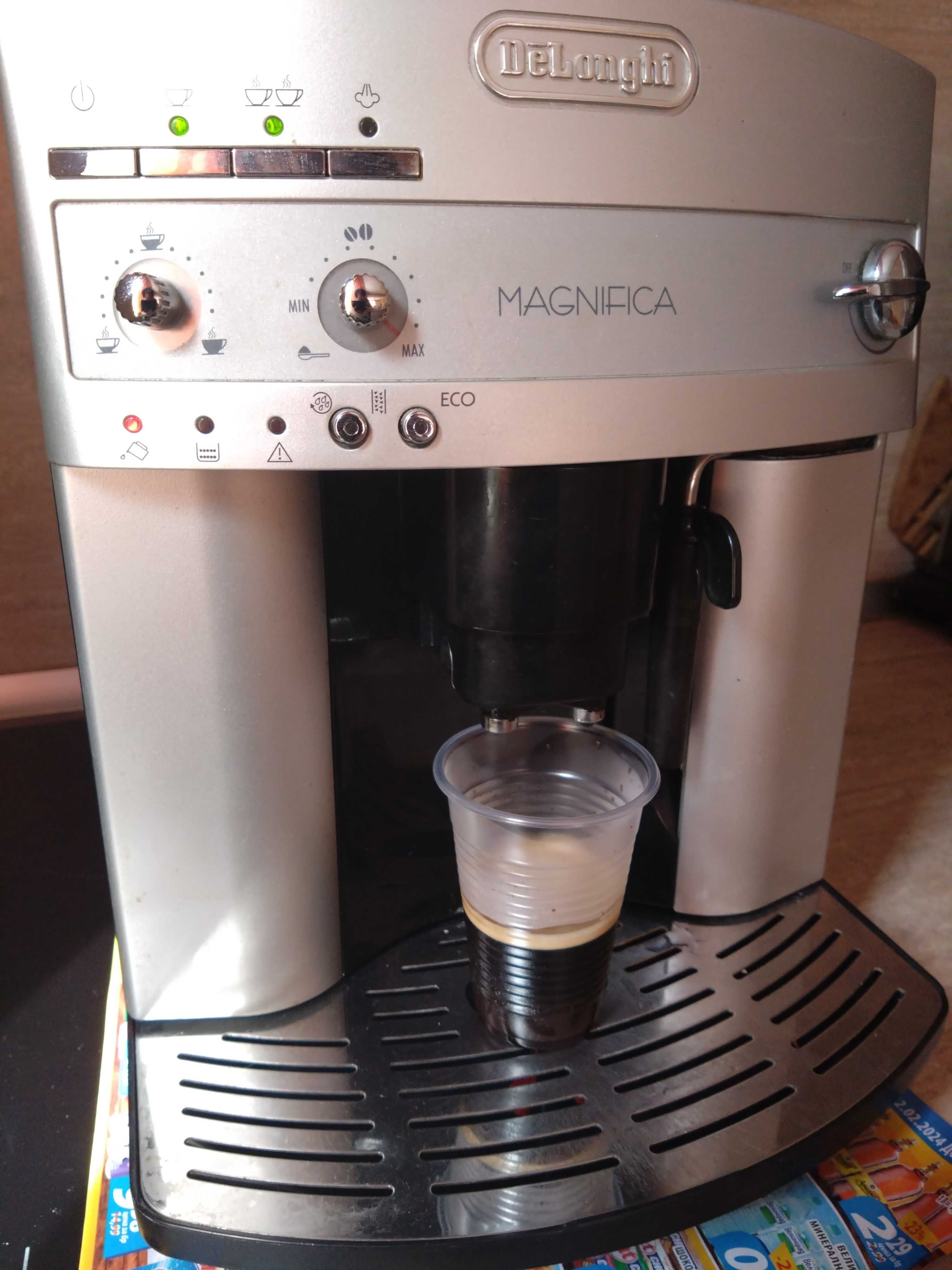 Продавам кафе автомат  delonghi magnifica