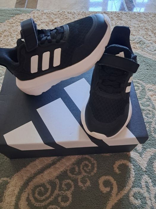 Vând adidasi copil ,marca Adidas ,mărimea 29 ,purtați o singura data