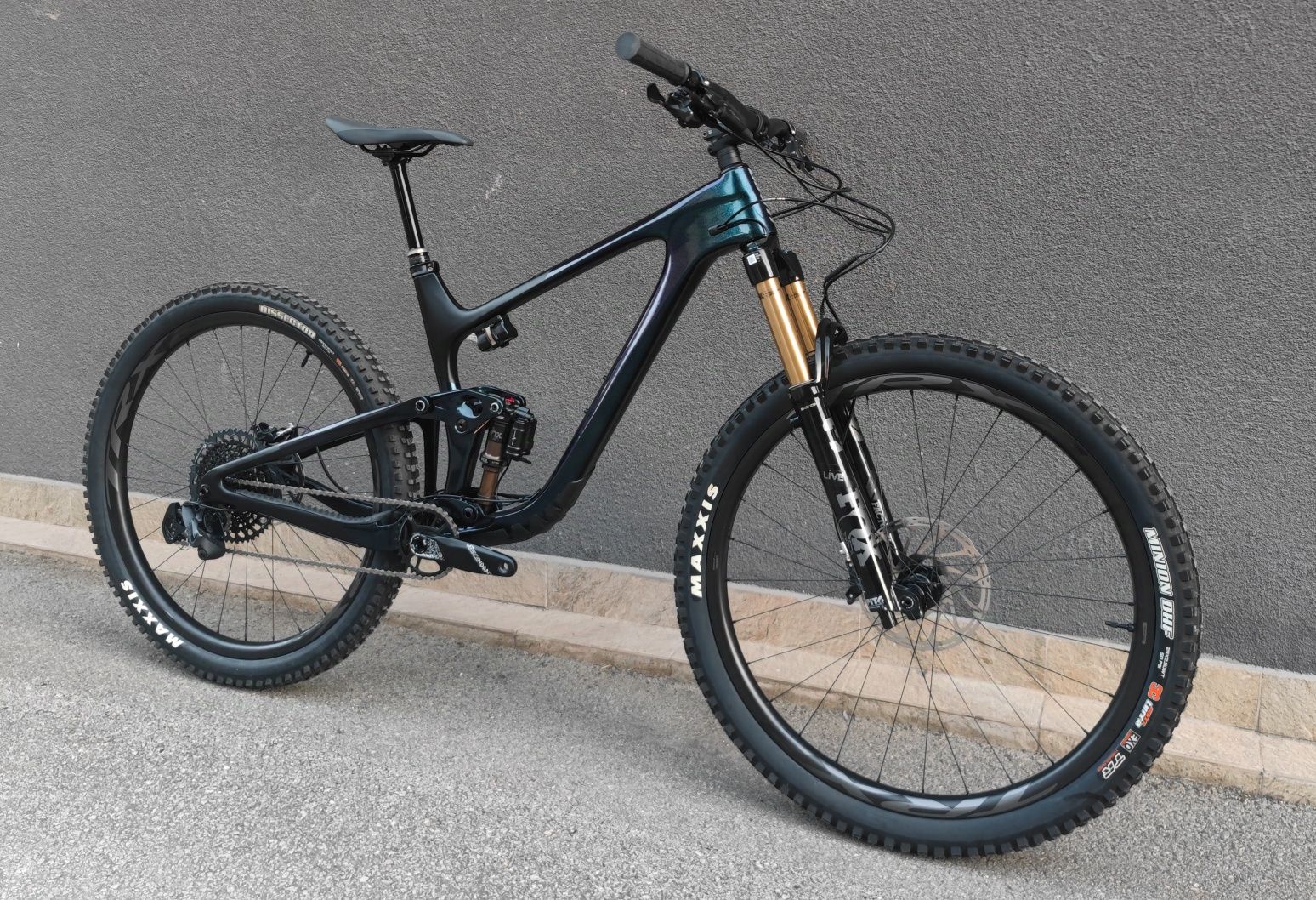Нов Карбонов Велосипед 29" Giant 1х12 Sram Gx Fox Valve Live Bluetooth