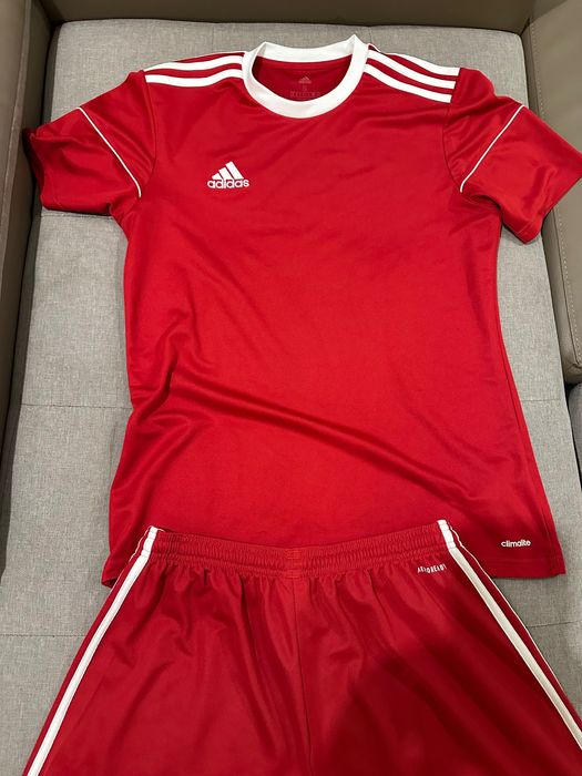 Спортен комплект – шорти и тениска. Футболен екип