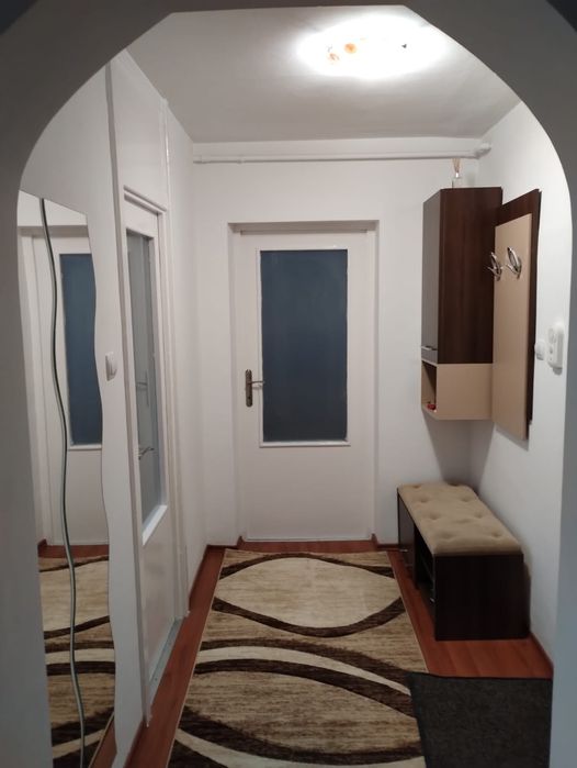 Închiriez apartament cu doua camere