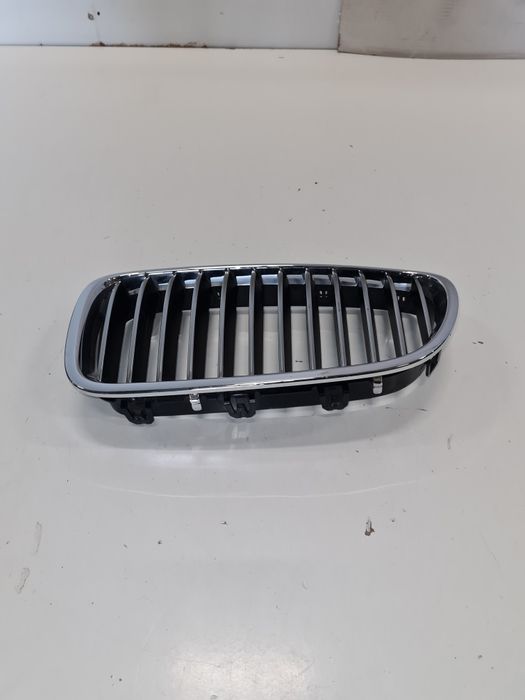Grila bară fata stanga șofer BMW seria 5 F10 F11 / cod-51137200727 OEM