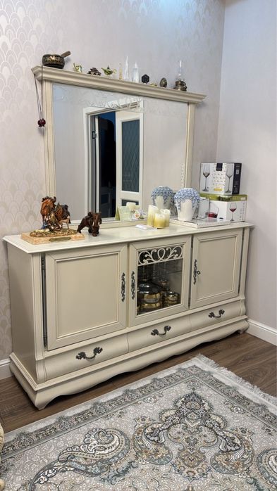 Комод с зеркалом