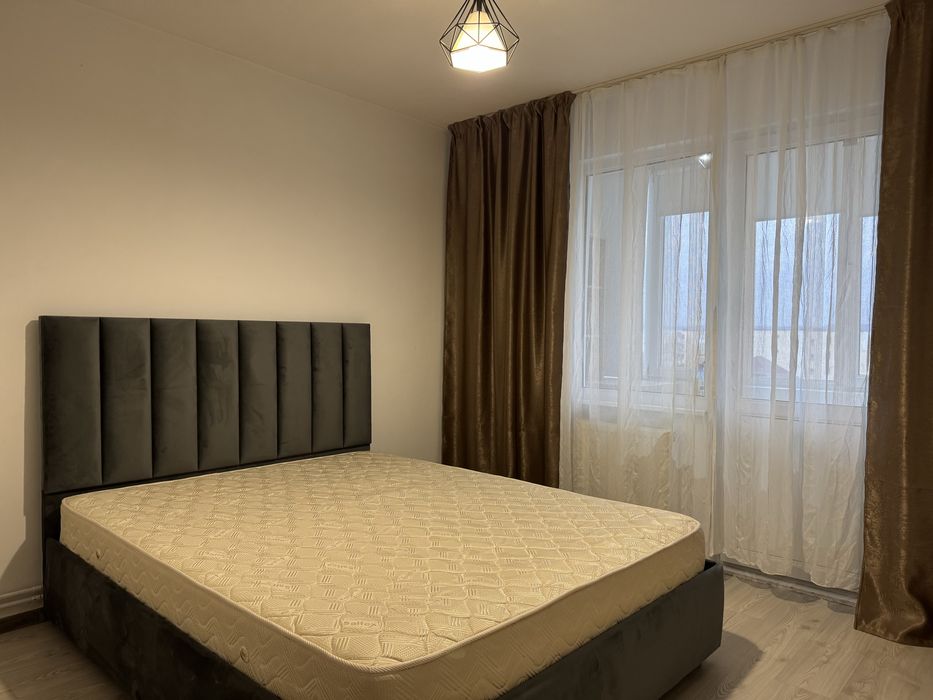 Inchiriez apartament cu 2 camere + loc de parcare