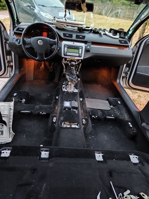 Mochetă podea interior pe negru Volkswagen Passat B6 2005-2010