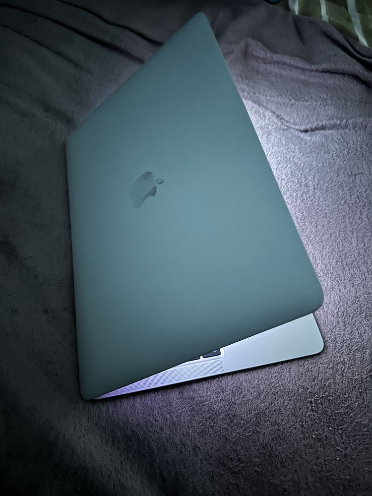 MacBook Air M1 8/256